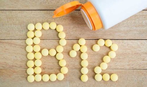 Vitamin B12 Mangel: 14 Anzeichen und Symptome von zu wenig B-12