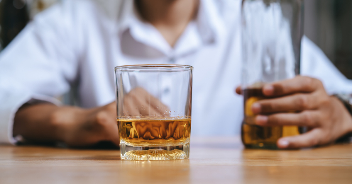 Wie lange ist Alkohol im Körper? So schnell wird Alkohol abgebaut [2025]